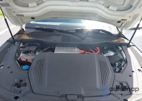 2019 Audi E-Tron Premium Plus z USA, uszkodzony, nr VIN WA1LAAGE4KB024966